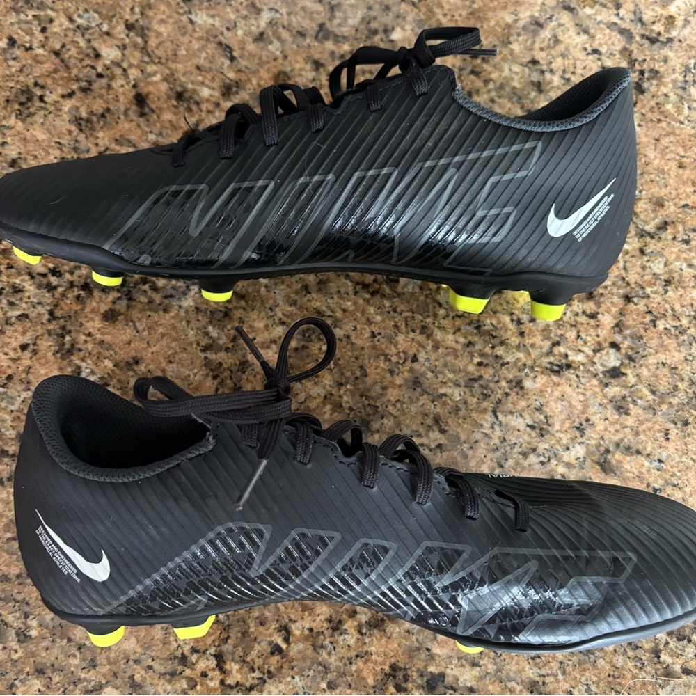 Nike Men's Black Soccer Cleats